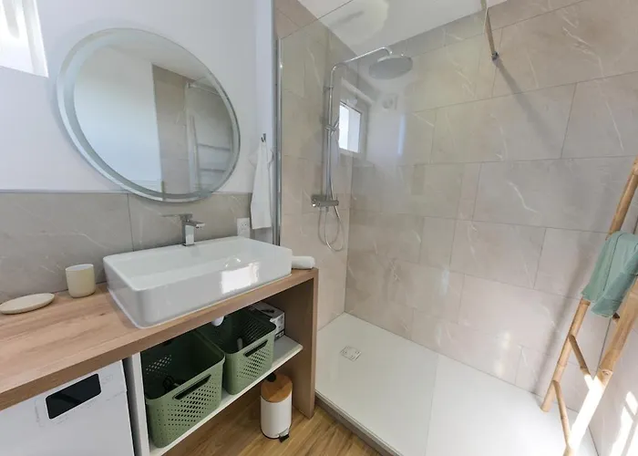 L'olivier - Centre - Balcon - Parking 200 M